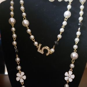 Necklace with bkack and white pearls,flowers,#5